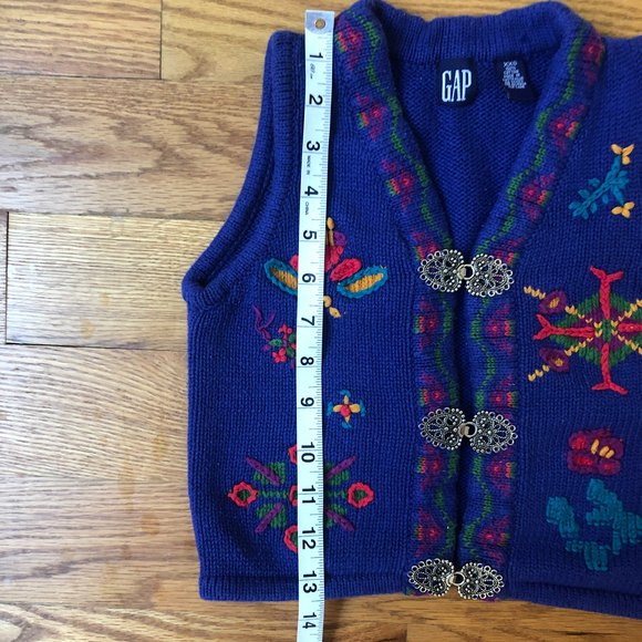 VINTAGE GAP 90s unique grannycore knit embroidered vest w/ ornate clasps | XXS - Picture 7 of 8